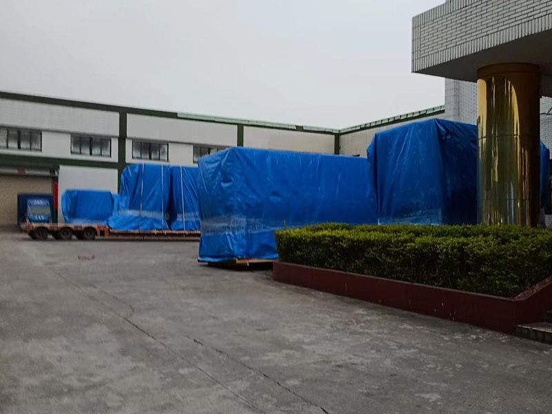 東莞某(mǒu)公司重型設備(bèi)防雨真空木箱(xiang)