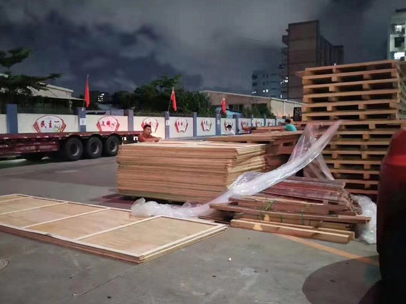 深圳石岩某(mǒu)重型設備包裝(zhuang)